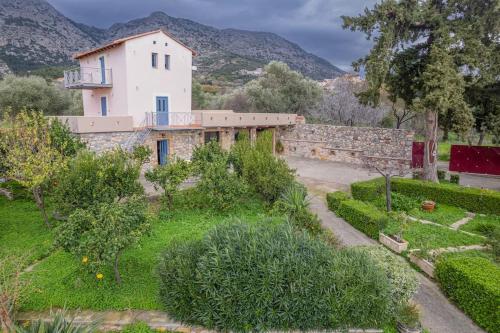 an external view of a house with a garden at KTHMA "Ν" Πέτρινη Μεζονέτα in Ververáton
