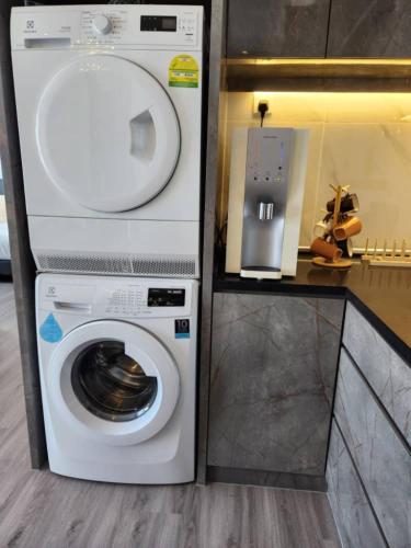 a washer and dryer sitting next to a counter at Penang Georgetown 3BRCPGF The Martian #TvBox in Jelutong