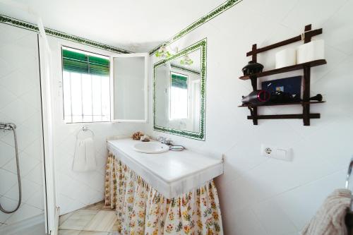 Ένα μπάνιο στο Andalusian beach haven villa
