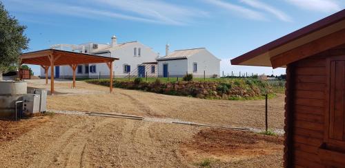 a dirt driveway in front of a house at Quinta da Bornacha - Casa B e Casa C in Vila Nova De Cacela