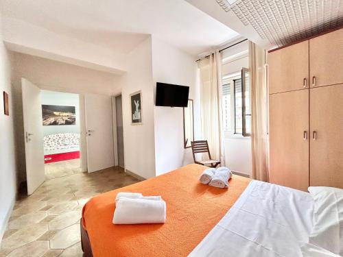 a bedroom with a bed with two towels on it at Appartamento Elena in Cefalù