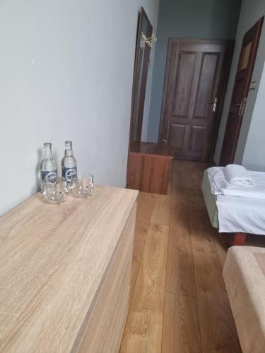 a room with a wooden table with glasses on it at Pałac Ogartowo in Połczyn-Zdrój