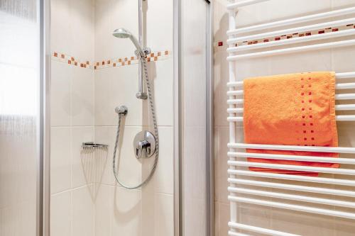A bathroom at Ferienhaus Apart Sonnzeit