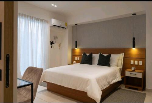 Cama o camas de una habitación en Luxury 1Bedroom Piantini Arroyo Hondo