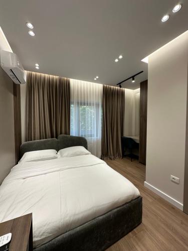 Tempat tidur dalam kamar di Ylli