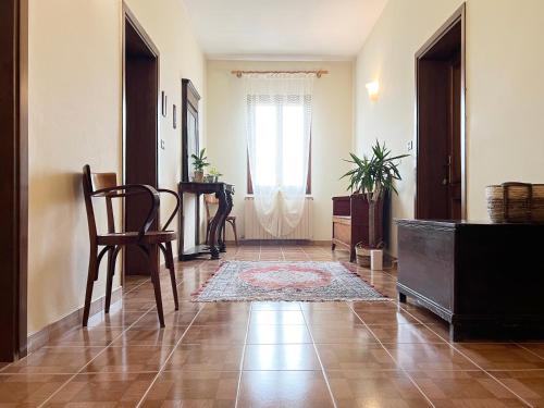 a living room with chairs and a table and a window at Ca'Mia - Rooms in Porto Tolle