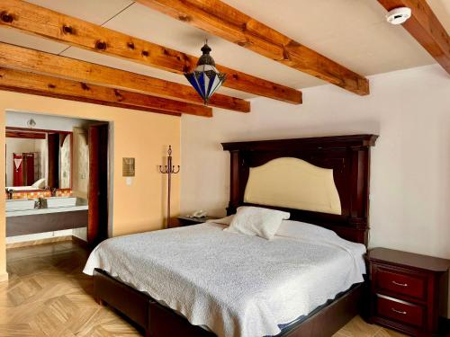 Postel nebo postele na pokoji v ubytování Hotel Hacienda Real