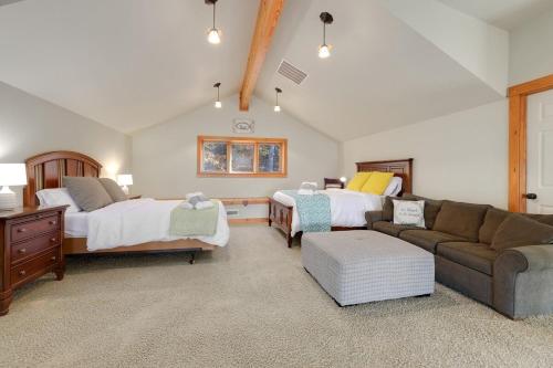 a living room with two beds and a couch at Kindred Hollow-Lake & Mountain Views in Rogers