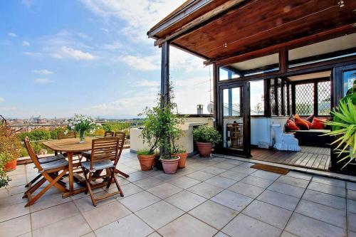 Sant'Onofrio Terrace Apartment