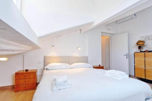 Pantheon Charming Attic | Romeloft