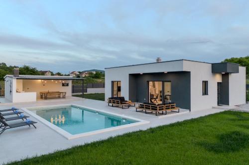 Villa Vedro nebo, XL heated pool