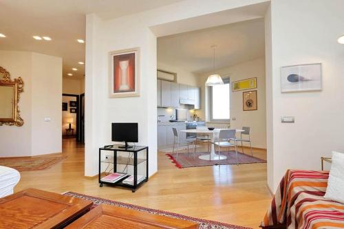Saint Peter's Bright Apartment | Romeloft