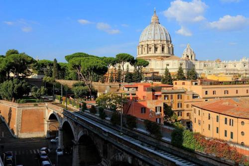 Saint Peter's Bright Apartment | Romeloft