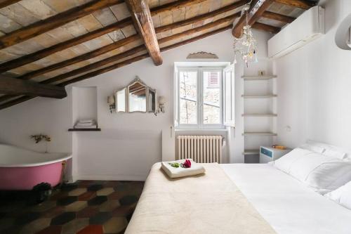 Scala Lovely Terrace Apartment