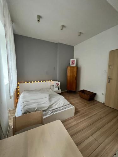 Ένα ή περισσότερα κρεβάτια σε δωμάτιο στο DNA Studio