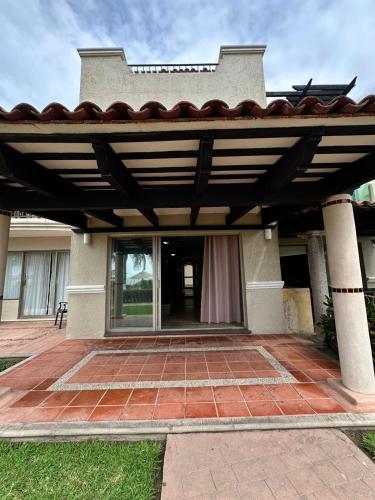 La fachada o entrada de Aca Suites Ixtapa