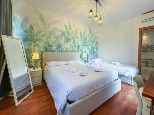 Postel nebo postele na pokoji v ubytování Como - Magic Garden House - Lake View