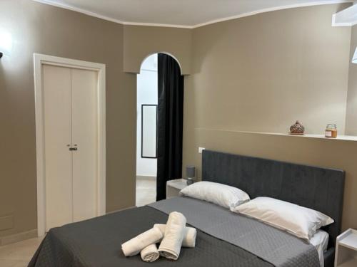 En eller flere senge i et værelse på Sikanart Home