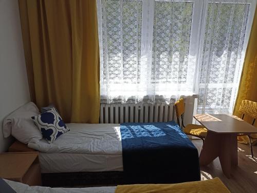 a bedroom with a bed in front of a window at Kwatera u Kasi in Świnoujście