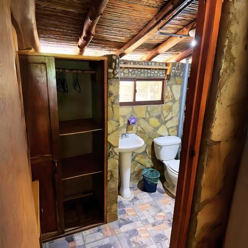 a bathroom with a toilet and a sink at Las Chelitas Casa del Mar - Nueva Administración de Maru Mar in Popoyo