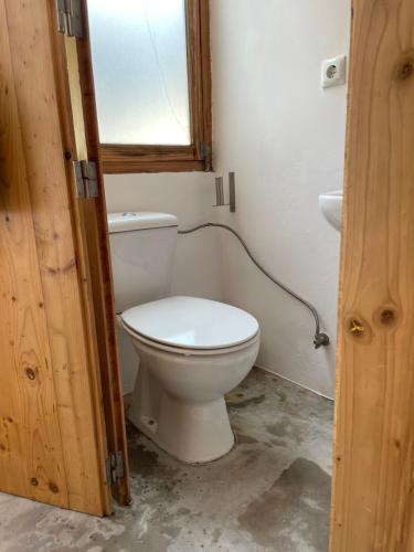a bathroom with a white toilet and a bath tub at Casa do Cristo Rei I in Almada