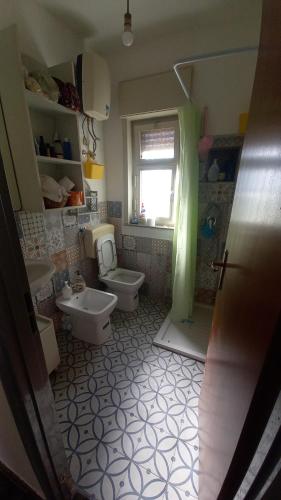 Vonios kambarys apgyvendinimo įstaigoje Casa melia