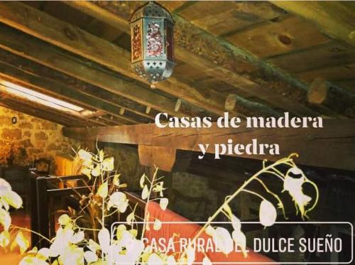 a sign that says casas de madera yueda at Posada del Dulce Sueño in Mojares