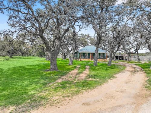 Κήπος έξω από το Lighthouse Hill Ranch - Green House