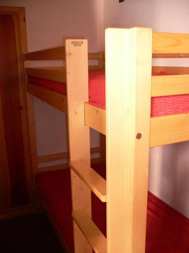 a set of bunk beds in a room at Résidence Le Centre - Studio pour 4 Personnes MAE-3340 in Champagny-en-Vanoise