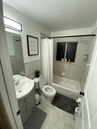 Home away from home close to parks - Pet Friendly photo 53