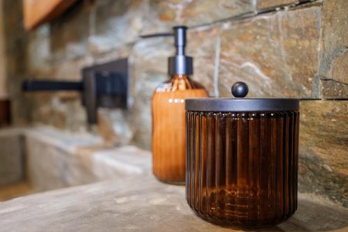 a container sitting on a table next to a fire extinguisher at Casa Mochila in Malucano