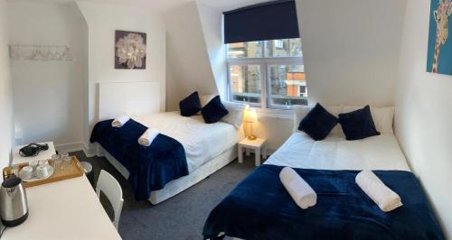 Кровать или кровати в номере Russell Square Private Rooms