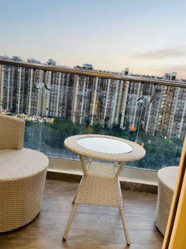 Un balcón o terraza de Nirbhay homes