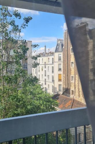 Luminous Studio_ Eiffel Tower view