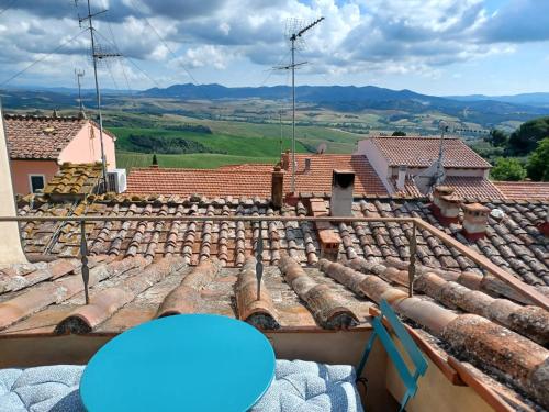 a view from the roof of a house at La casa gialla in Molino Mazzetti
