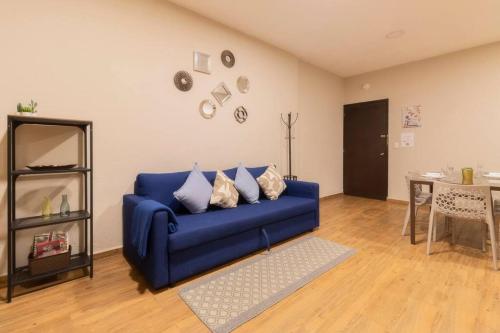 a blue couch in a living room with a table at 305 Dwntn Apt With AC and balconies fits 6 Rooftop in Mexico City