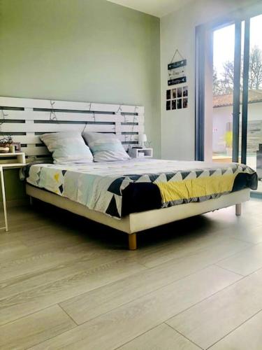 Photo de la galerie de l'établissement charmante maison pour des vacances idéales, à Le Barp