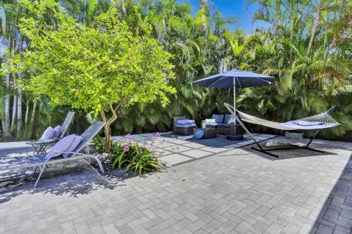 Piscina en o cerca de Casa Coral with Heated Pool Charcoal BBQ area