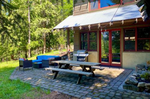 Κήπος έξω από το Eureka Lodge