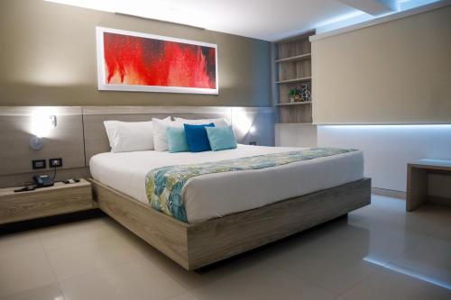 a bedroom with a large bed in a room at Varanasi Hotel Boutique Aeropuerto in Cartagena de Indias