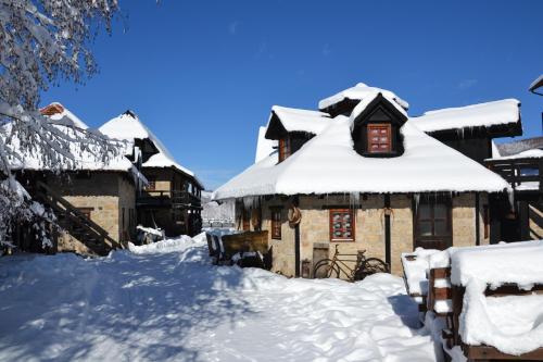 Gallery image of Ski Rostovo - Hotel Rostovo & Ethno Village in Čardaci