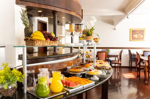 a breakfast buffet with fruit and juice on a table at Wynn Batel in Curitiba