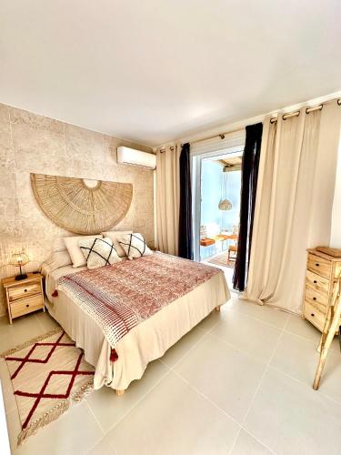 a bedroom with a bed and a large window at Cottage Honoré Paradise in Deshaies