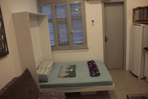 Llit o llits en una habitació de Kitnet no Centro de Porto Alegre