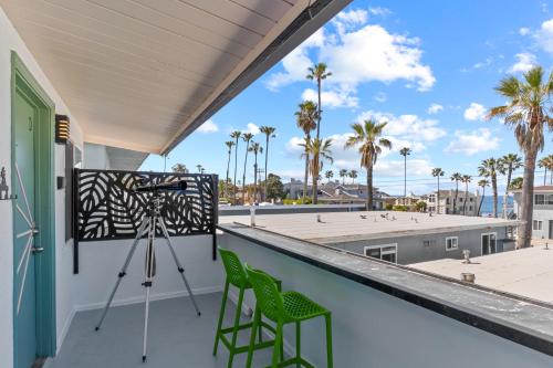 Un balcón o terraza de Fresh New Listing Oside Palms Day In Paradise