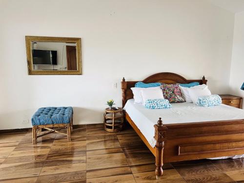 Säng eller sängar i ett rum på Paradise Lake Finca Hotel