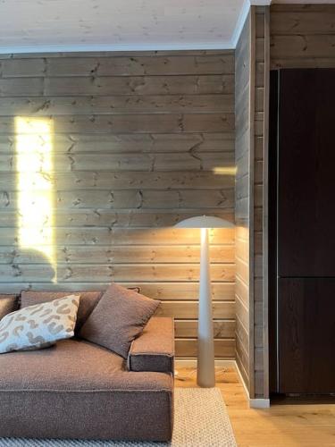 a living room with a couch and a lamp at New luxury apartment in Idre Himmelfjäll in Idre