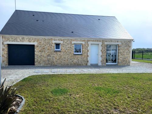 Gallery image of L'Aloé, une jolie maison de bord de mer in Créances