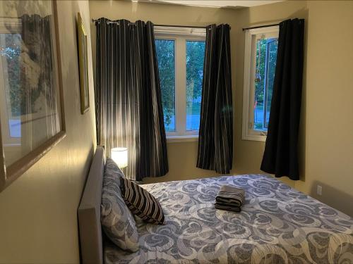 Cama o camas de una habitación en Fast internet free parking laundry and cooking nice home