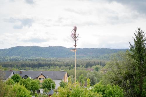 a tall pole with a bird on top of it at S.A.W. Rooms in Schiefling am See